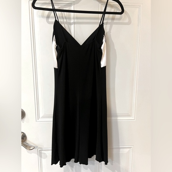 👛EUC Black & White Cocktail Dress Sz M - Picture 2 of 3